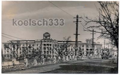 Прикрепленное изображение: Simferopol Stadt Kfz Wehrmacht Krim Ukraine 1943 01.jpg
